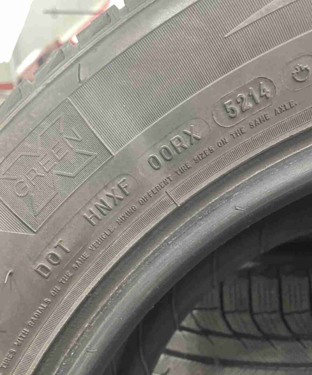 多伦多 交易 其他物品 米其林雪胎-235/60R18