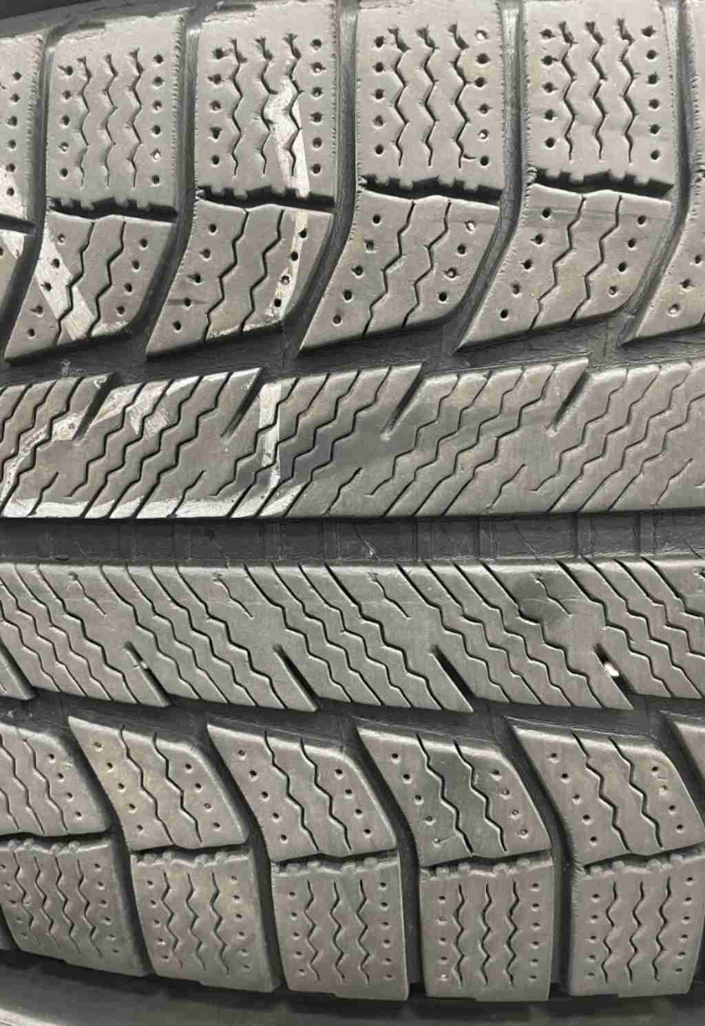 多伦多 交易 其他物品 米其林雪胎-235/60R18